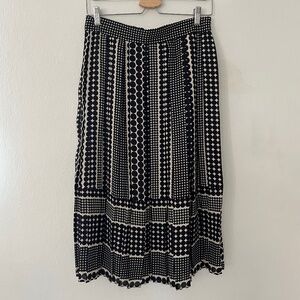 Who What Wear Black and off-white pleated midi skirt size 8